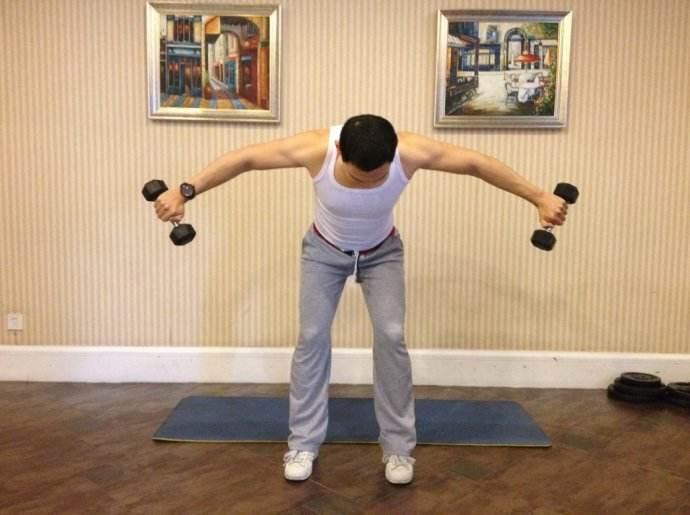 用一对哑铃如何练肩,用一对哑铃怎么练弹跳