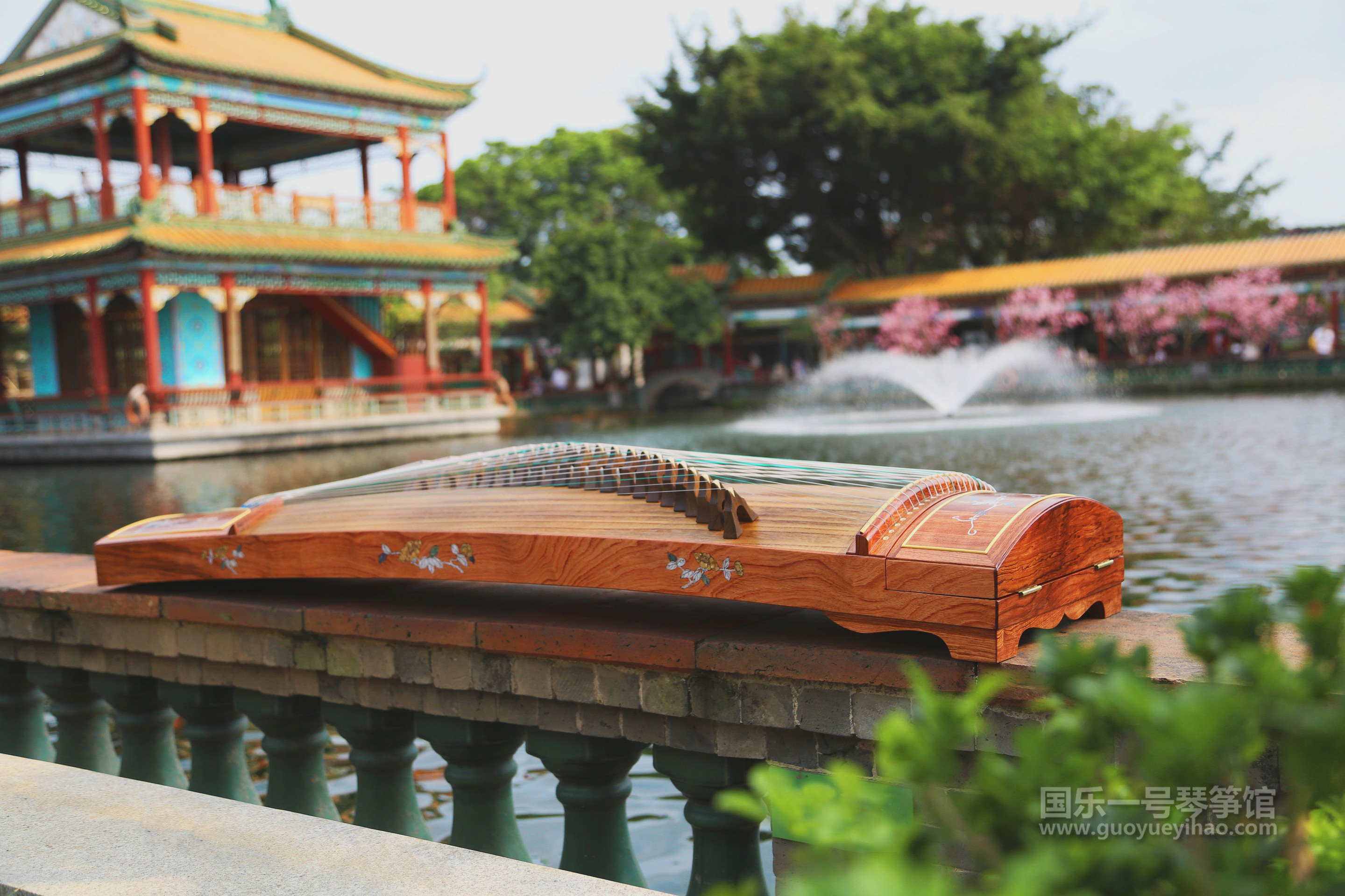 古筝一台大约需要多少钱,一般的古筝多少钱一台