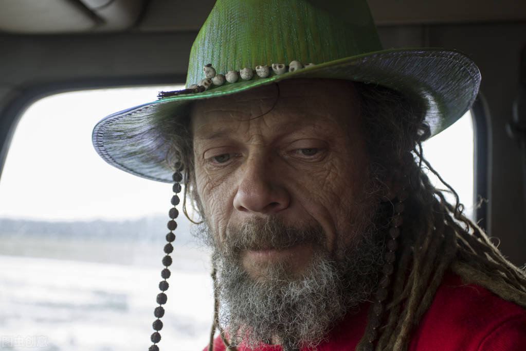 这只狗真神！凭着老虎的气味锲而不舍地追出了个猎虎*私走**团伙