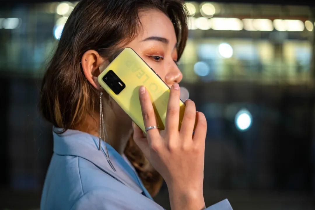 realmeq3是一款直面屏手机吗,realme最具性价比的千元机