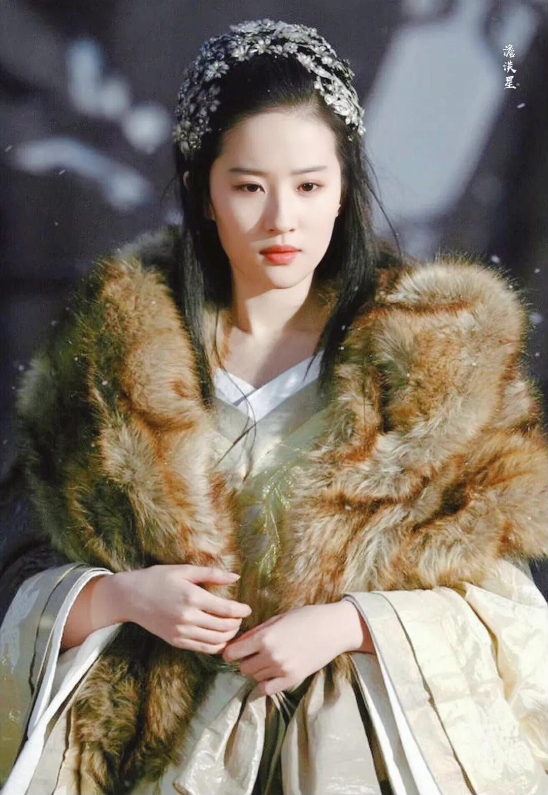 又到冬日,古装毛领斗篷别乱穿,高颜值演员和良心造型师缺一不可