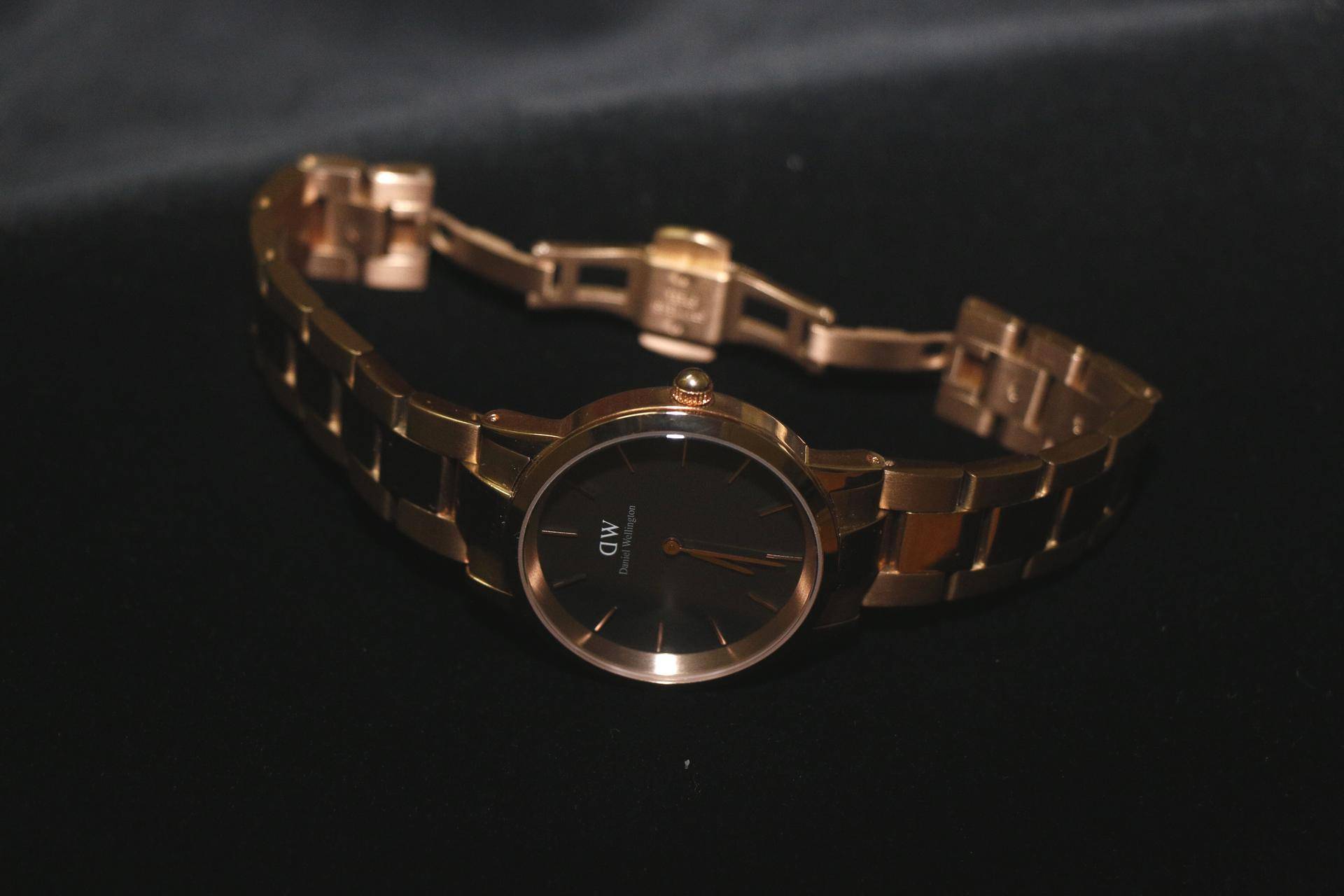 富婆送给他一块手表,富婆送的高端手表