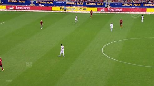 弗莱堡中卫国脚科赫的未来：那不勒斯有意引进，热刺后防急需