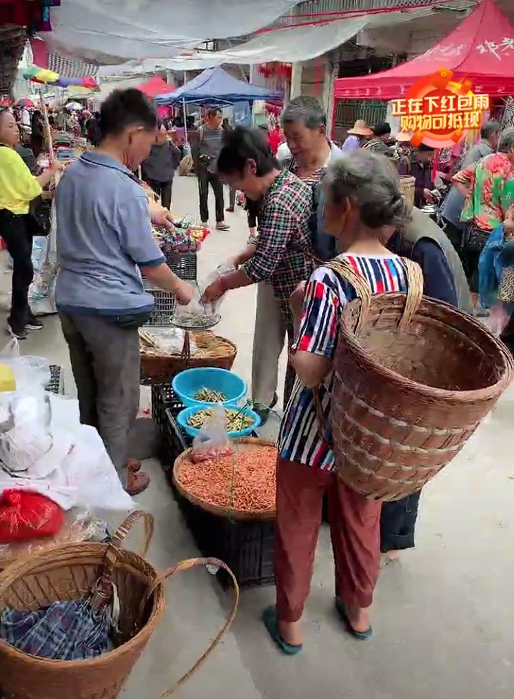 “磨叽哥”的另类代购生意：全村的希望，不做网红想做企业家