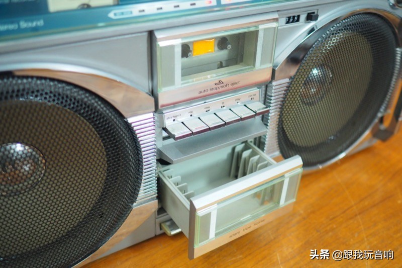 80年代康宁Conion推出的一款CRC-H84F便携式收录机音响