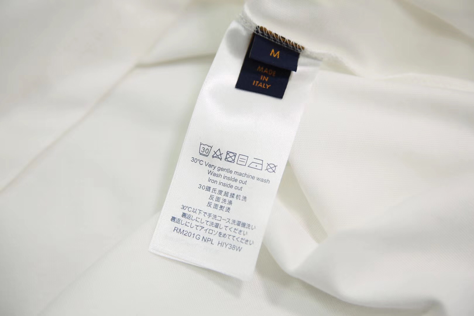 微信上卖仿冒奢侈品,为什么微信上很多假冒老外骗人