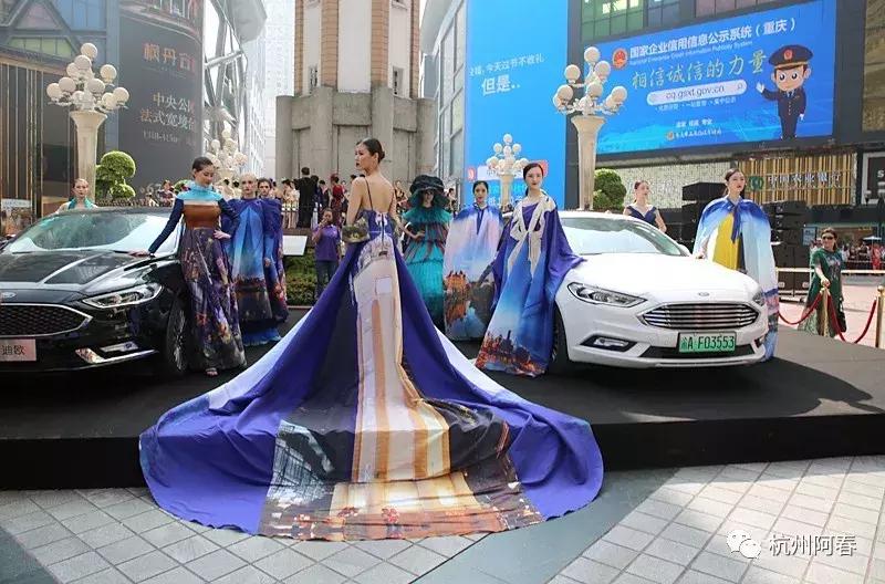 超百图再现2018年服装圈内那三十道靓丽风景……