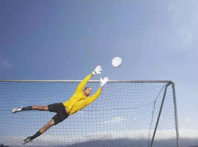 趣味足球射门技巧,中考足球技巧训练方法射门