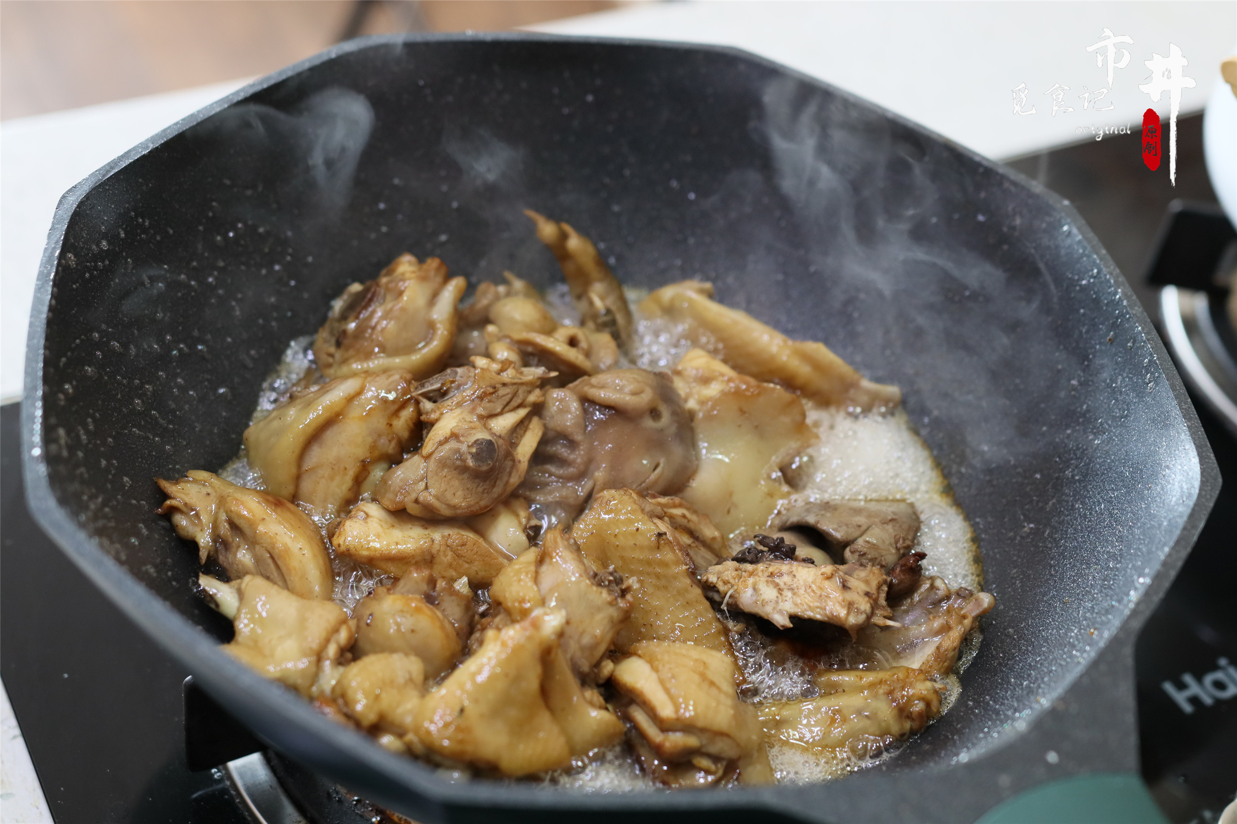 黄焖鸡怎么做汤比较浓鸡肉特别嫩,家常版黄焖鸡做酱和焖是关键