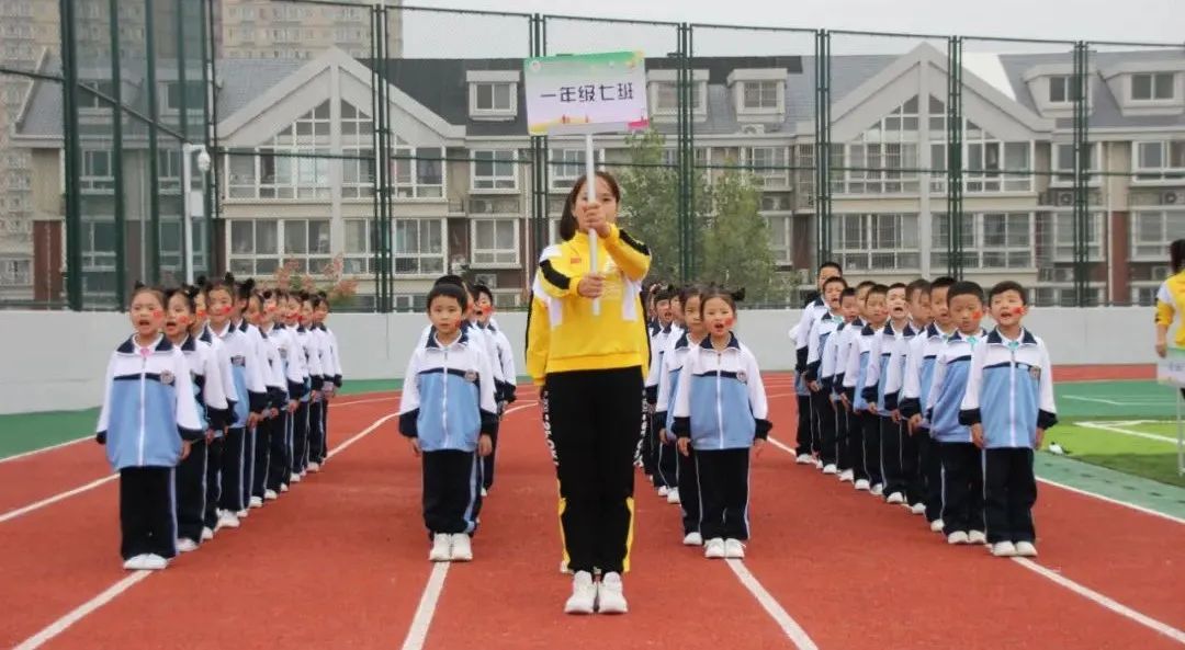 建*党**百年喜迎国庆——西安经开第二小学队列队形广播*比操**赛