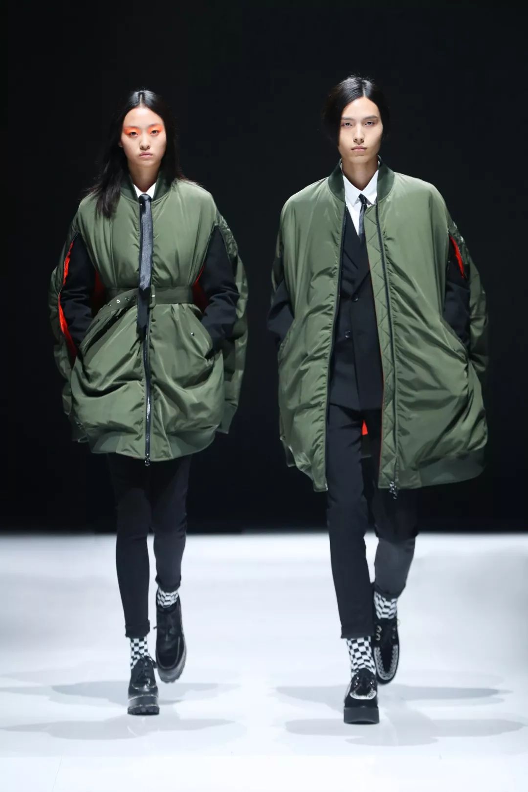 为了抢全球大咖都在翻牌的羽绒服，我差点挤晕在波司登...