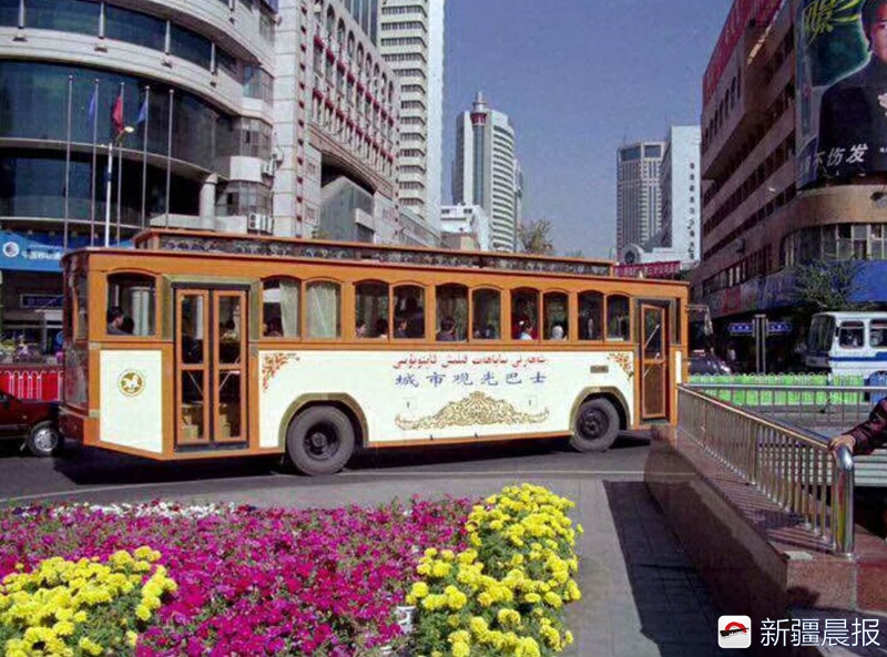 从“大通道”到新能源车37年老公交人见证乌鲁木齐公交发展