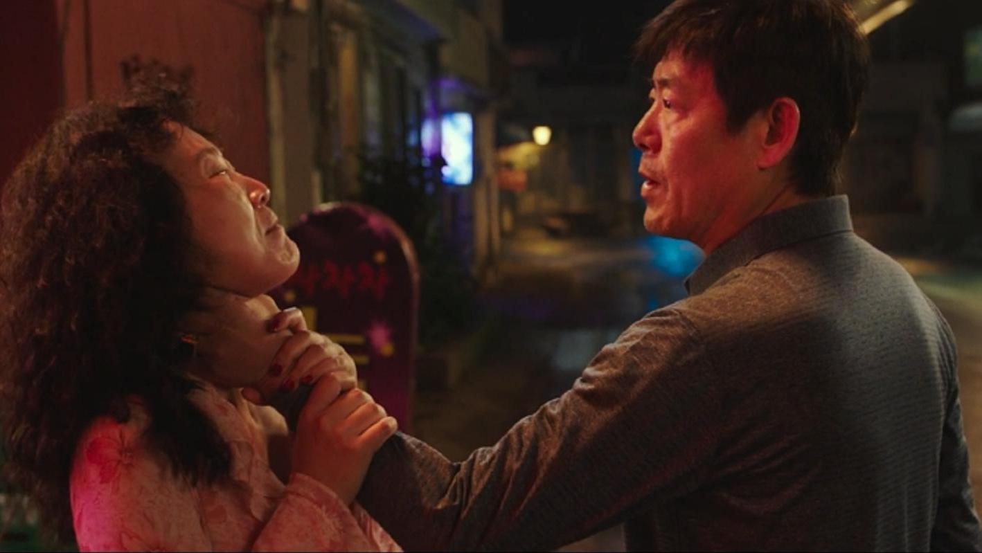 一上映就夺得韩国电影票房冠军，赶超《阿凡达》的纪录，不容错过