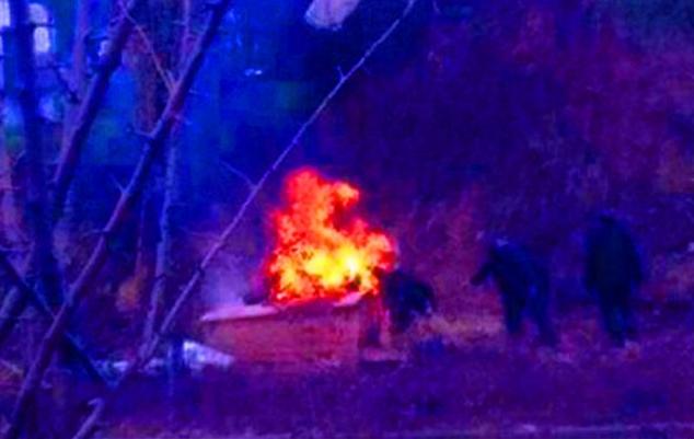 河南老农挖出一口棺材,农民建房挖出红棺视频