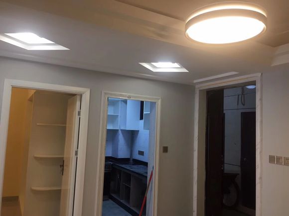 全包只花了11万，连床都是木工现场包做，打扫干净就差沙发电视了