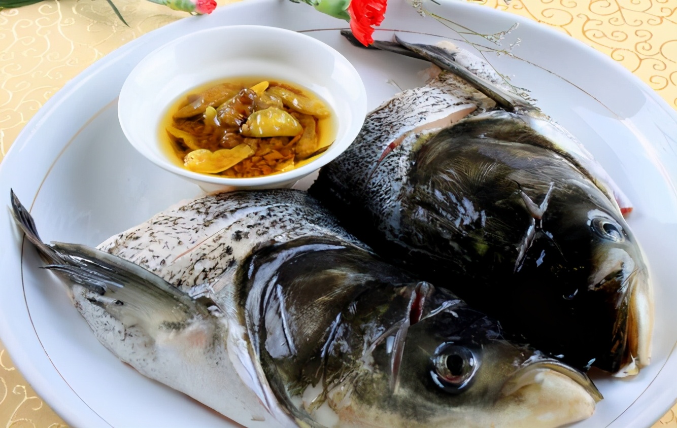 鱼身上哪些部位不能吃,鱼身上哪个部位不能吃