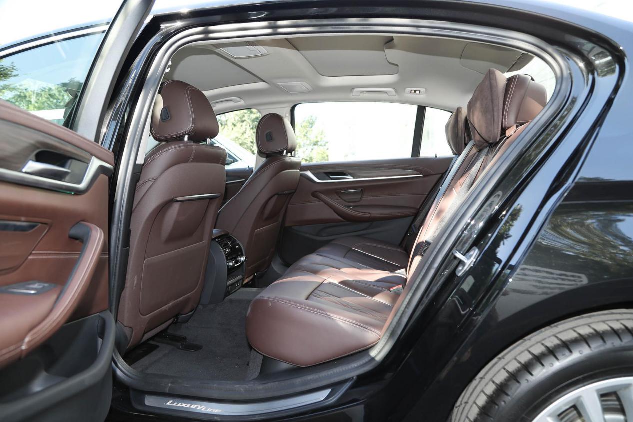 50万左右买什么车有面子,50万买豪华车还是二手超豪华车