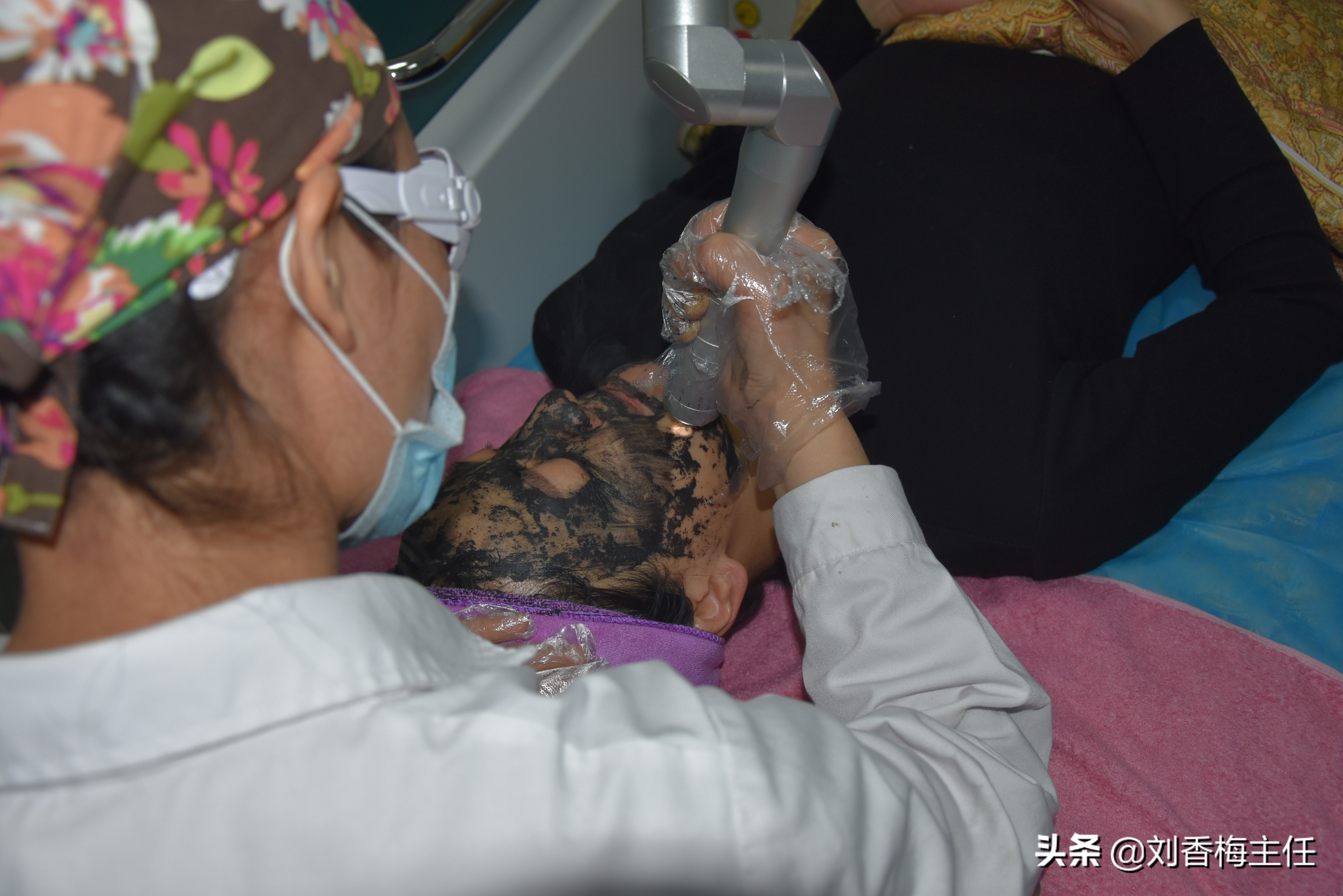 皮肤松弛毛孔粗大黑头多怎么解决,皮肤毛孔粗大怎么解决