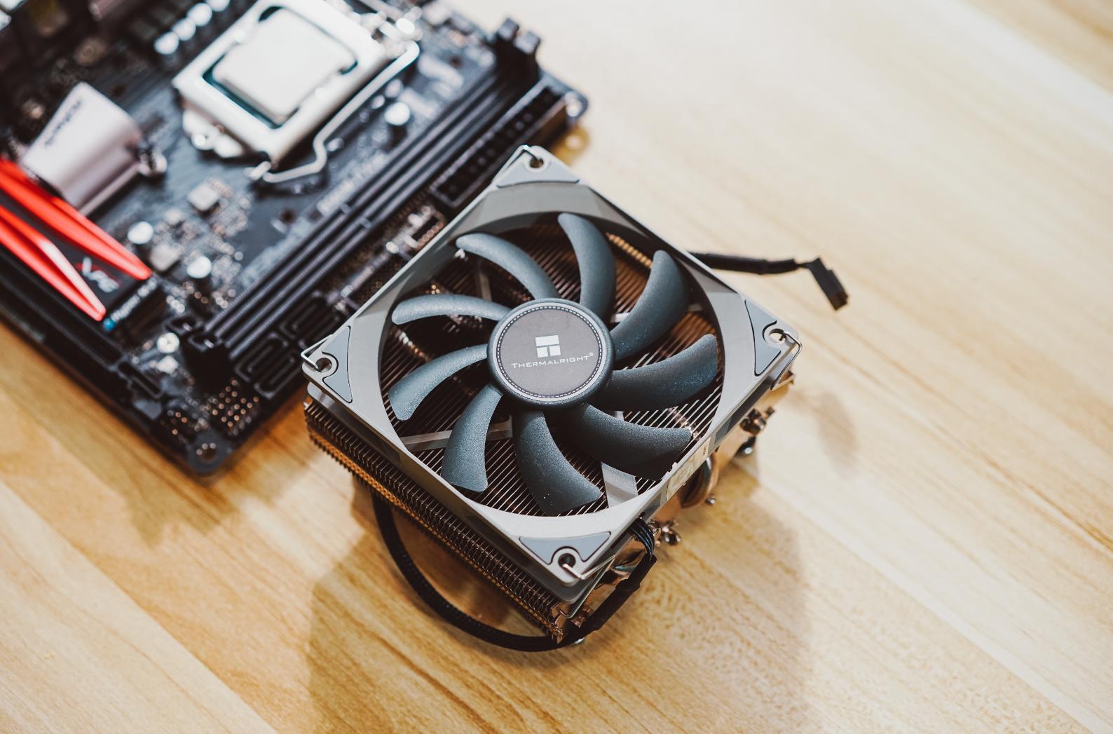 itx装机配置单一小机箱也有大心脏,itx支持3.5寸硬盘