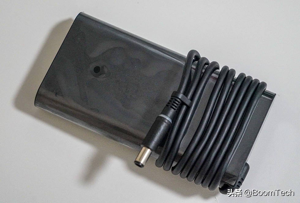 将4只风扇塞入厚度仅有16mm的纤薄游戏本内聊聊Alienwarex15R1