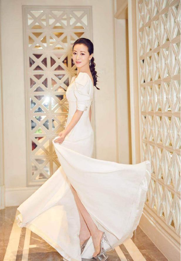 陈紫函身材也太嫩了吧，穿衣显“肉”，比例好的让人羡慕