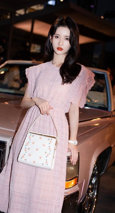 coach大秀杨紫和小男孩合影,coach新款杨紫