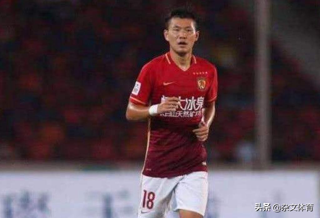 2000万果断离开恒大！女友在国外陪他踢球3年，在中超队重获主力