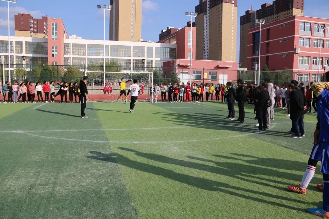 定边县东关小学足球队比赛视频,榆林市定边县第三中学足球联赛