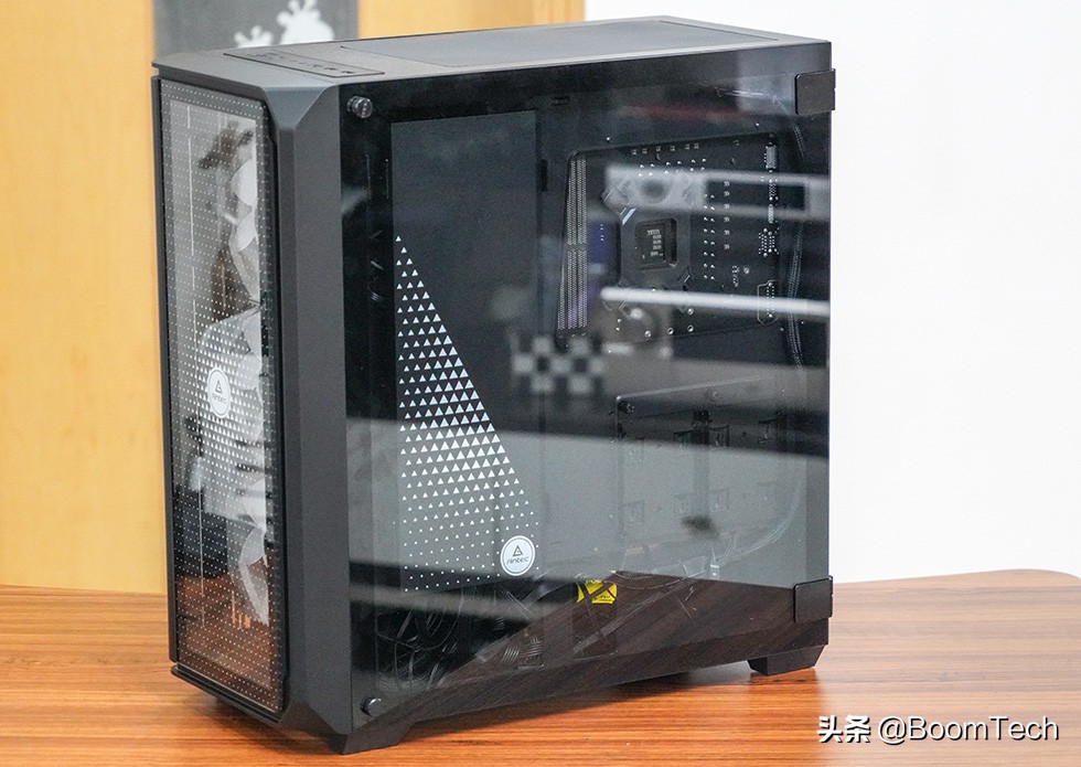 不对称设计点缀安钛克NX1000机箱体验