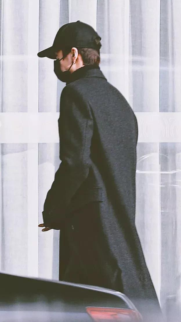 鹿晗壁纸‖“所有苦难与背负尽头，都是行云流水般的此世光明”