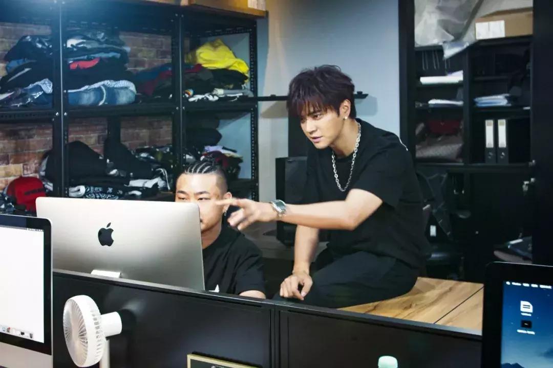 罗志祥参观萧敬腾豪宅,罗志祥家的玩具