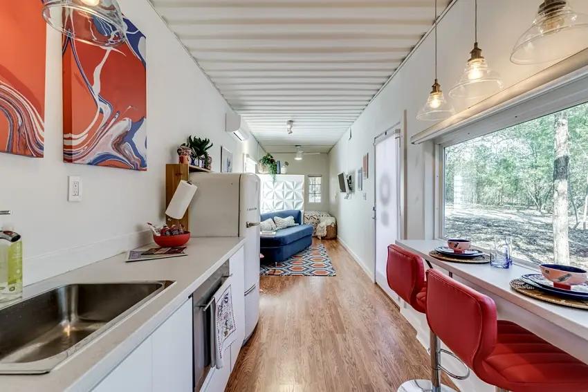 33㎡简约纯白货柜屋！入住美国德州体验树林风光