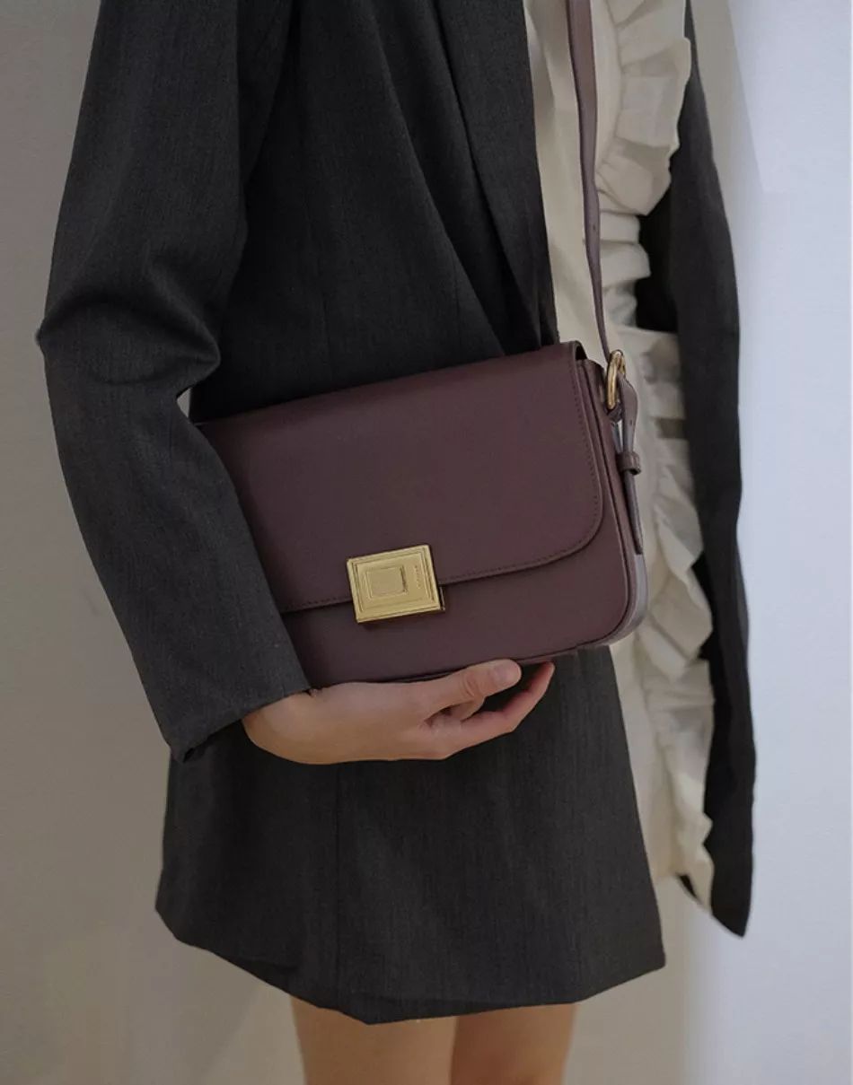 小众设计感经典百搭腋下包,今年最流行的百搭腋下包