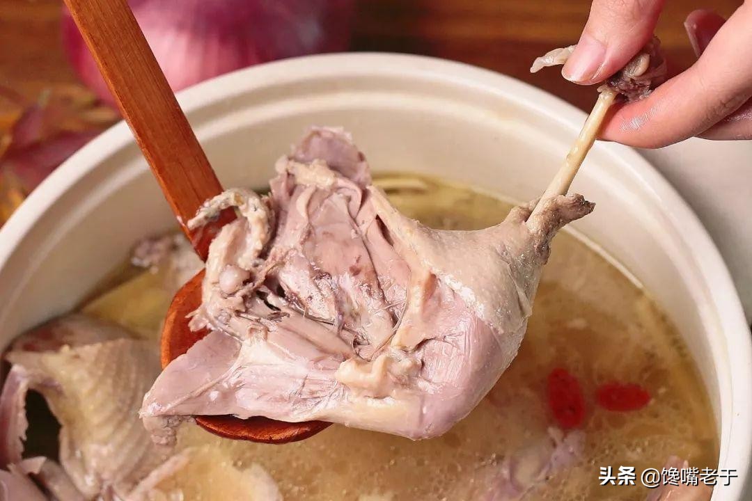 炖鸡时牢记三个调料不要放,炖鸡的正确炖法不放酱油