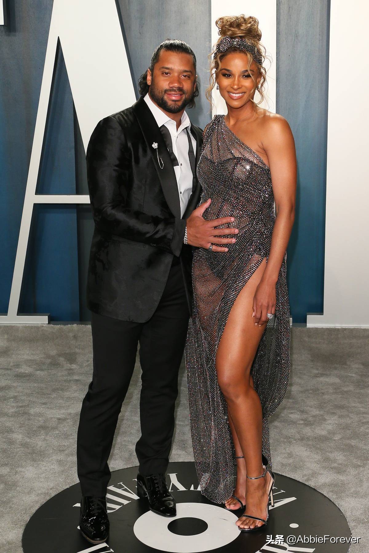 查理兹塞隆名利场,查理兹塞隆洛杉矶红毯着装红与黑