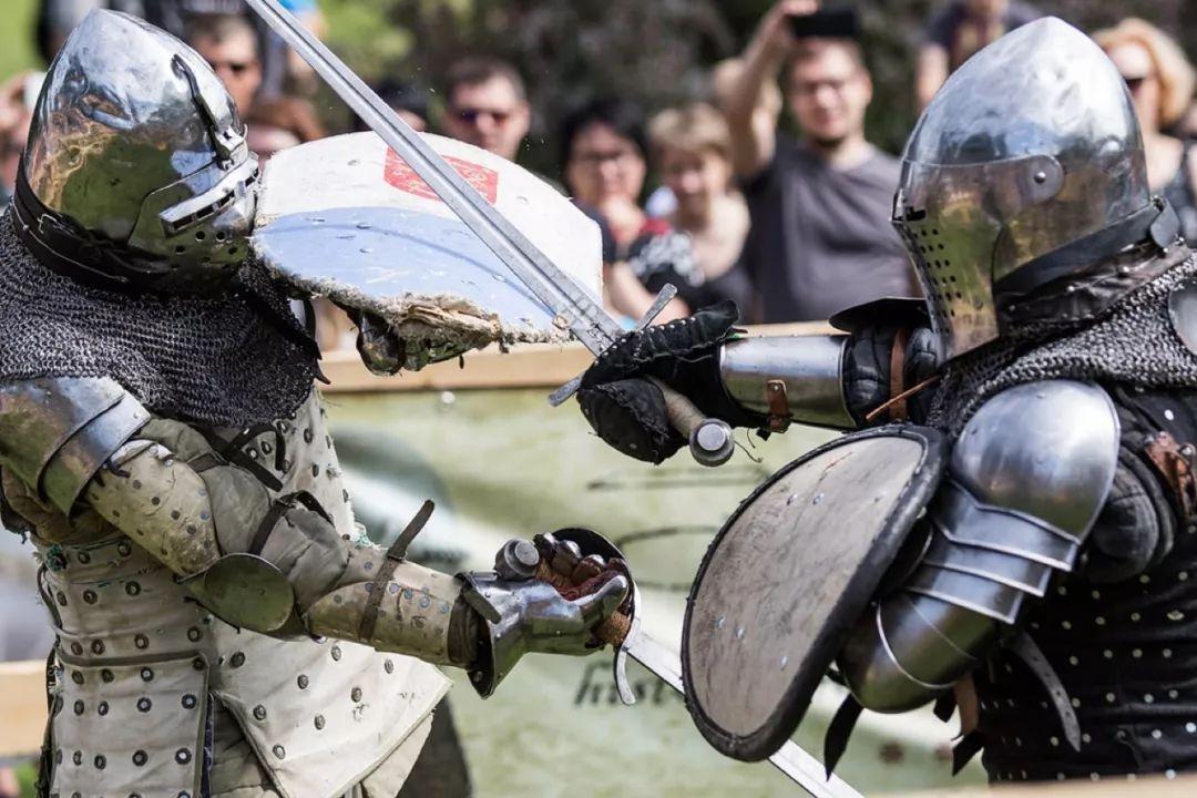 为什么美国大兵防弹衣还要加钢板,美国大兵为什么不用防弹衣