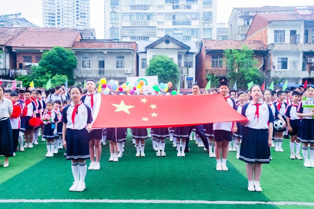 绿茵竞技展风采,绿茵赛场展风采