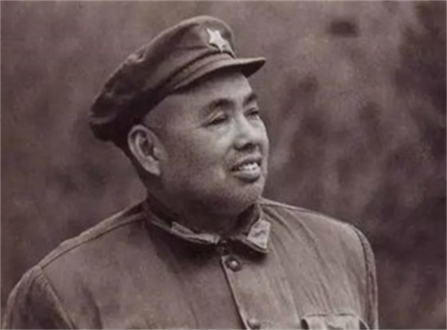 *世友许**听闻军中来了位高手,欲切磋武功,*飚耿**:你不是我的对手