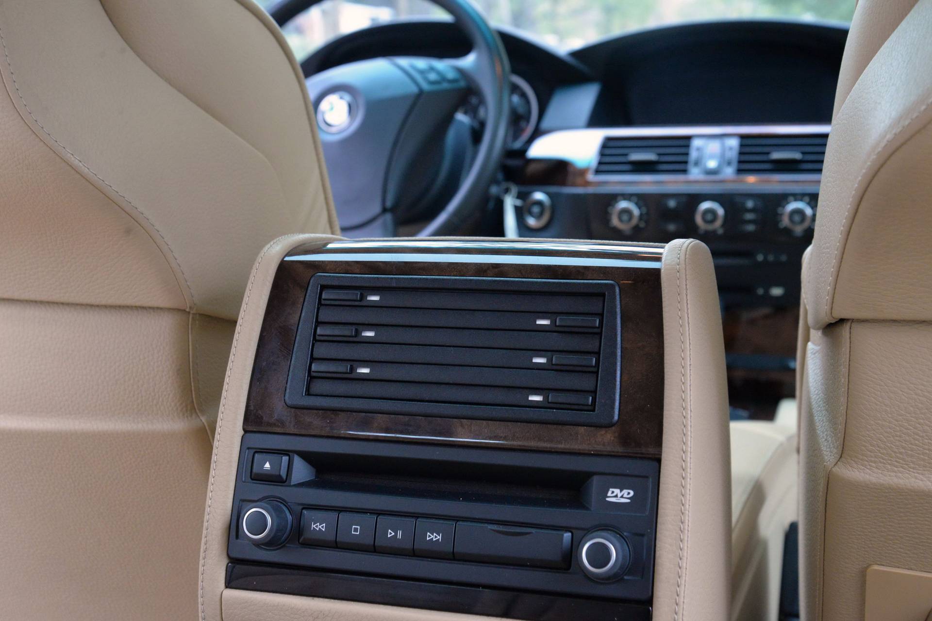 11万出头宝马5系，有电视带冰箱，顺丰小哥难自拔「路试笔记」