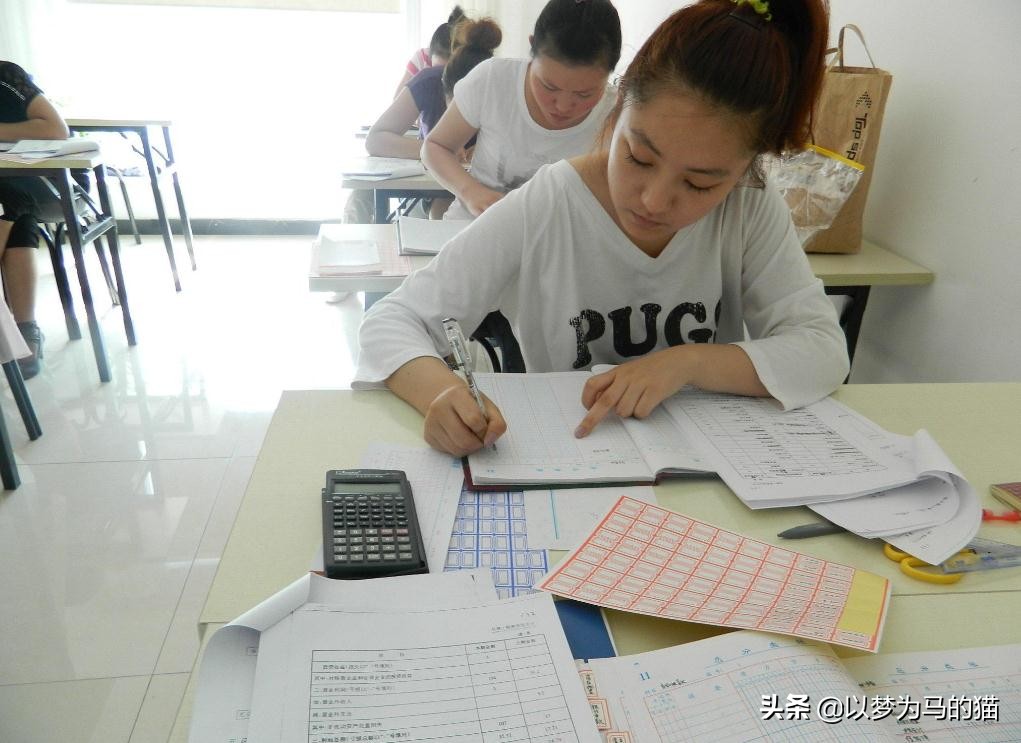 初学者学习会计最合适的书,想自学会计适合看什么书