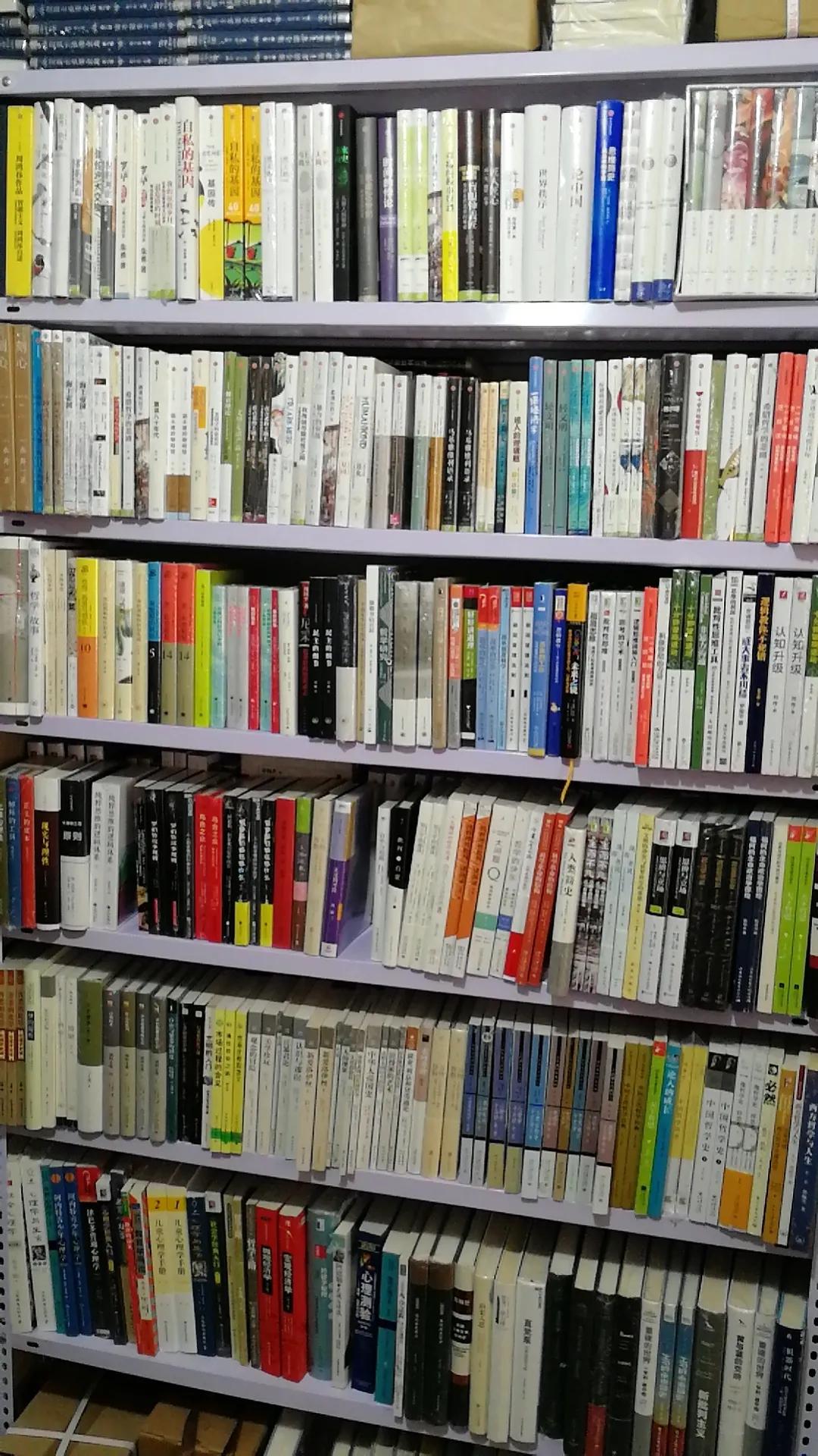 访谈|北溟特价书店店主：“书是我唯一值得骄傲的资本”