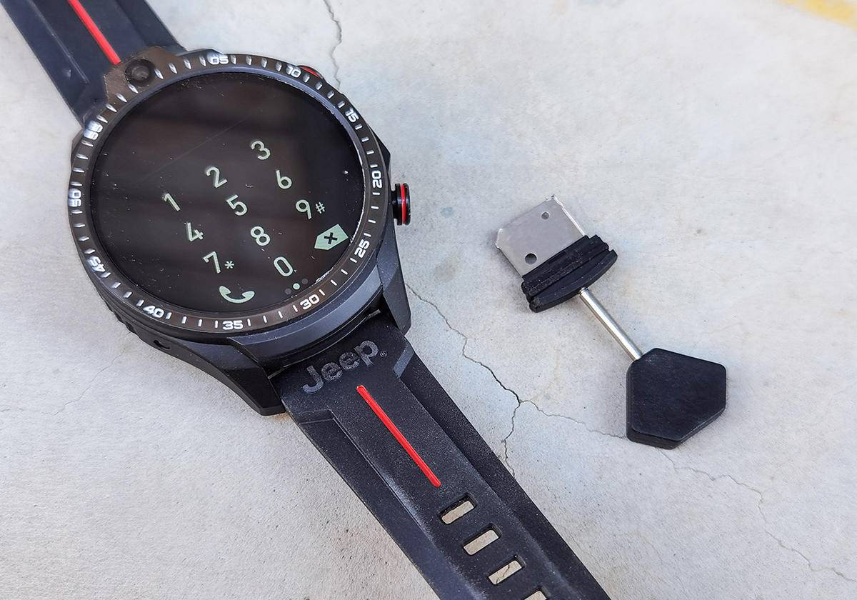 64G+双摄+全网通，是手机还是智能手表：Jeep黑骑士评测