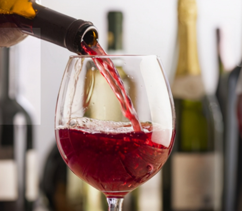 买红酒为什么要看瓶底,买红酒用什么方法才能看出是正品