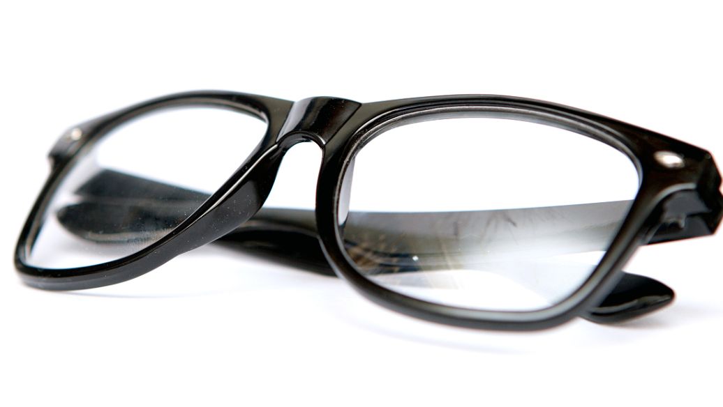 用什么器械能验真假水晶石眼镜,人造水晶石眼镜真假辨别方法