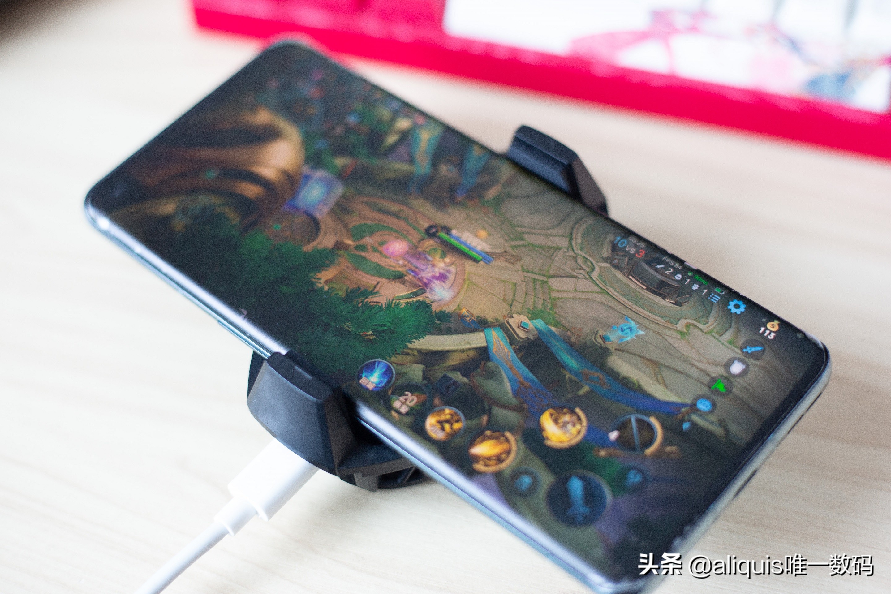 红魔手机加散热器游戏测评,手机玩原神满特效测试