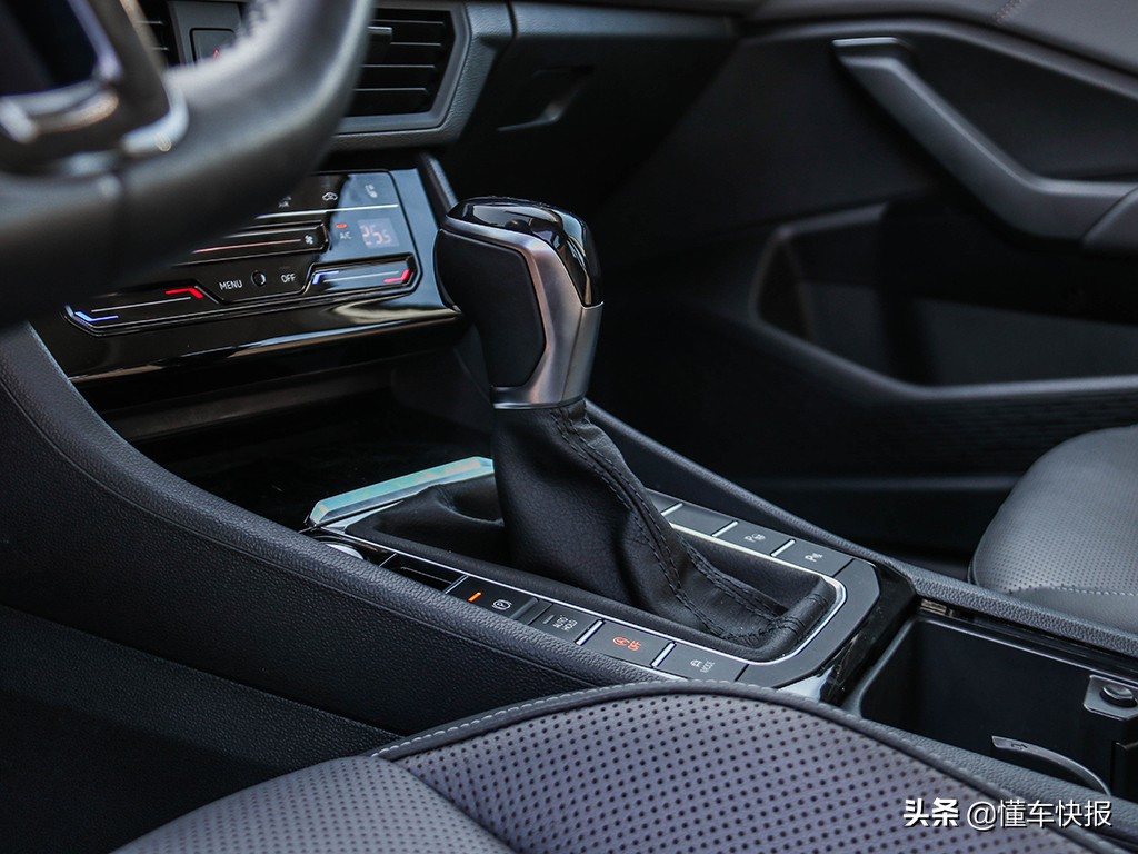 速腾豪华版和卓越的区别,速腾的豪华感