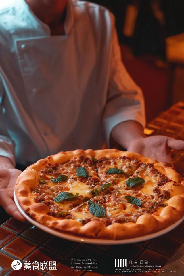 昆明这家开在76年前电影院的餐吧，手工披萨被写进国外旅游攻略