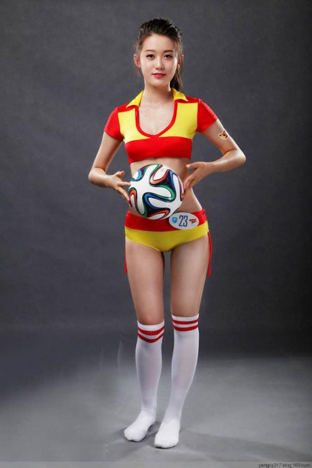 昔日女足亚军，坦言：踢球是自己喜欢，开烧烤店为了生活