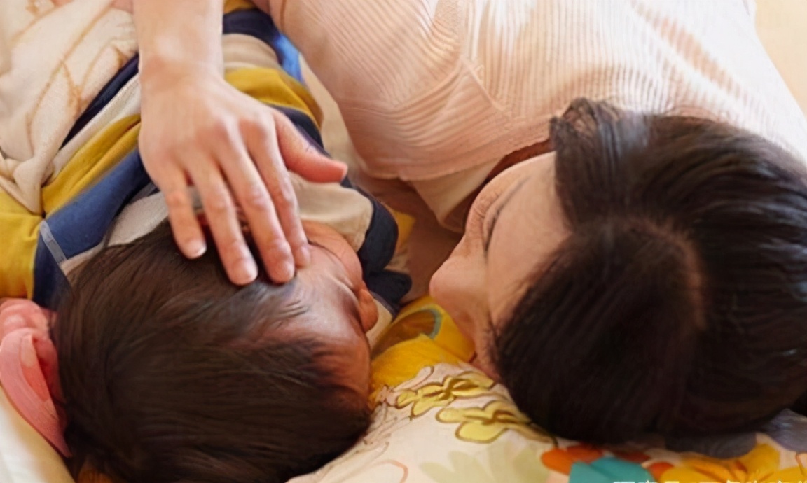 母乳宝宝特别爱喝水怎么回事,宝宝为什么喝母乳就睡了