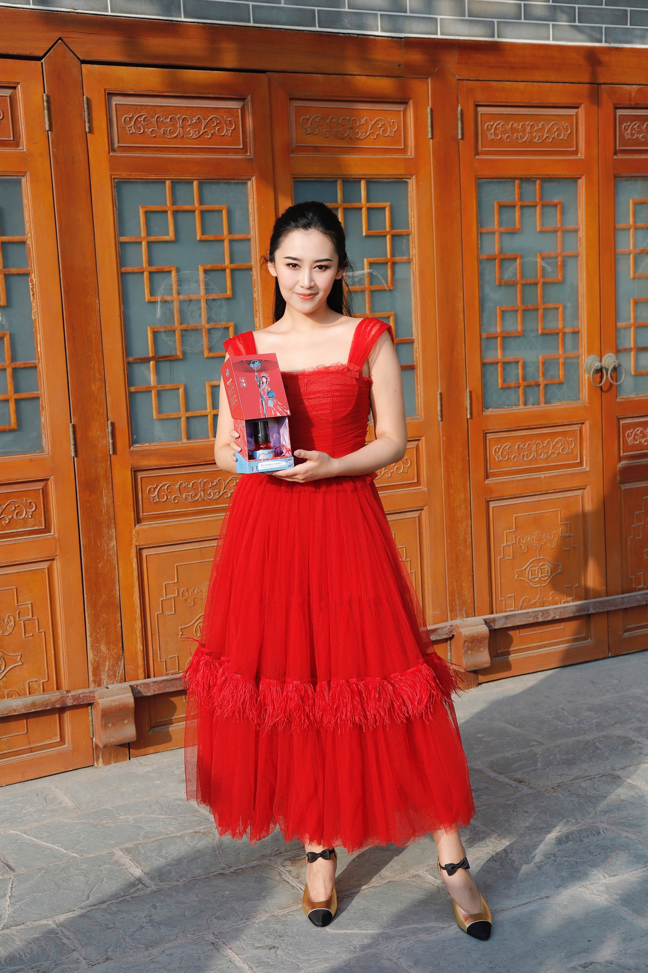 梁琤于易洲李艺助阵“一本年货节”透露“慈造哥哥”即将加入